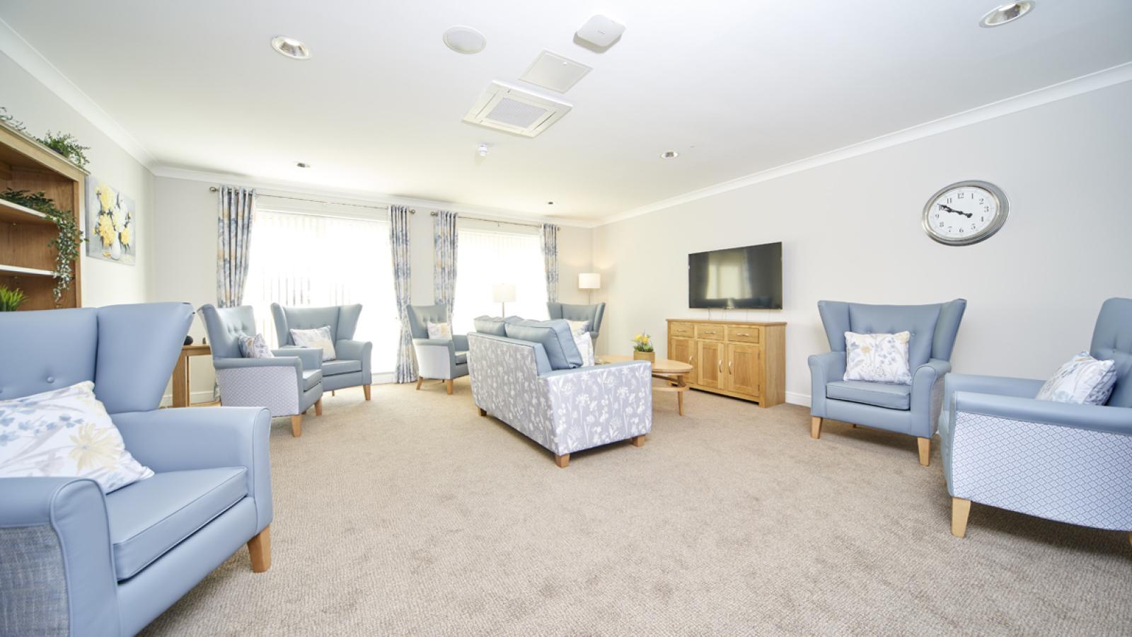 Shire Oaks Court lounge