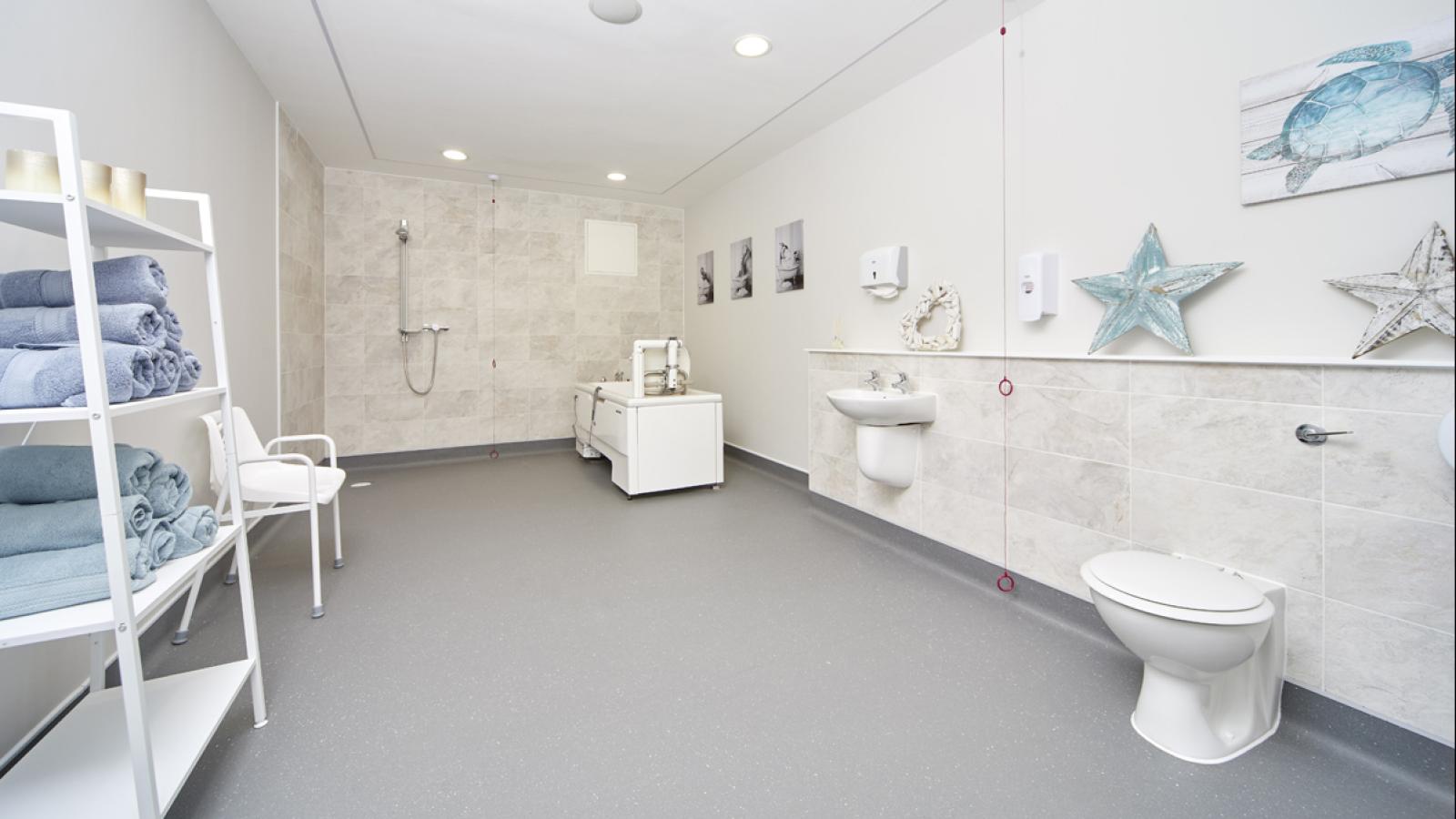 Shire Oaks Court bathrom