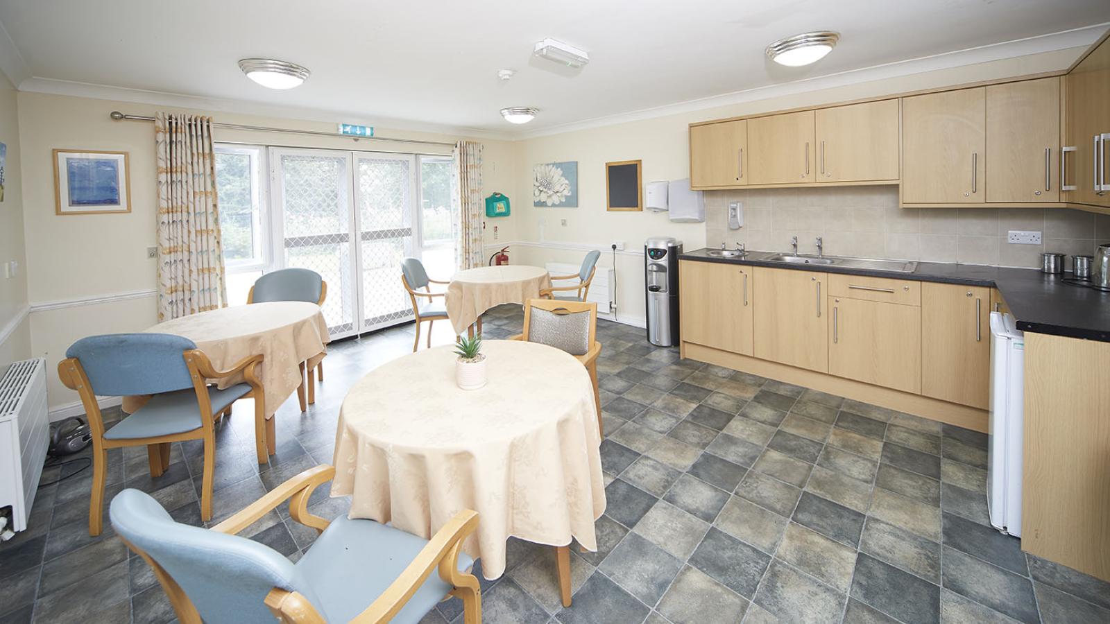 Fairburn Mews dining room