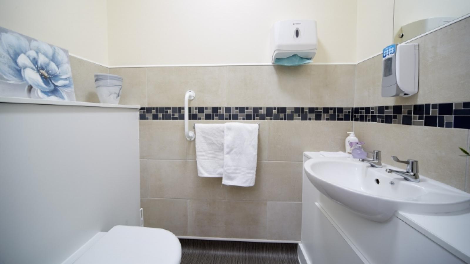 Longley Park View en-suite