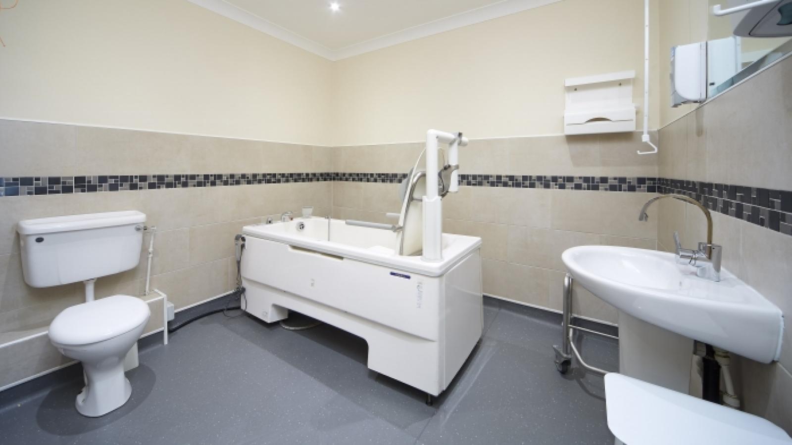 Longley Park View bathroom