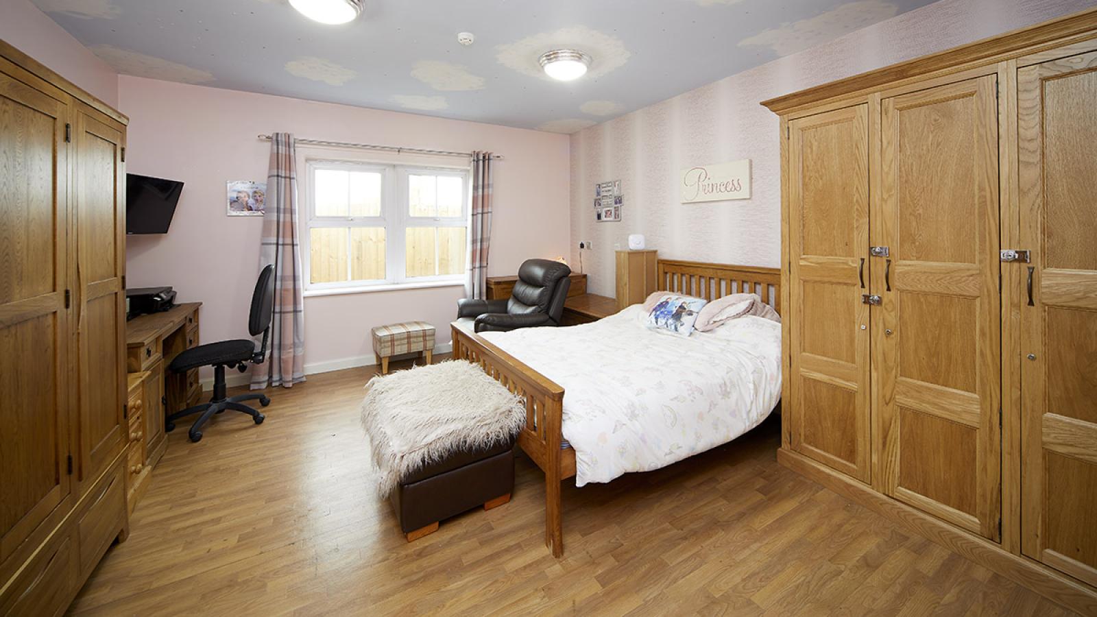 Lonnen Grove bedroom
