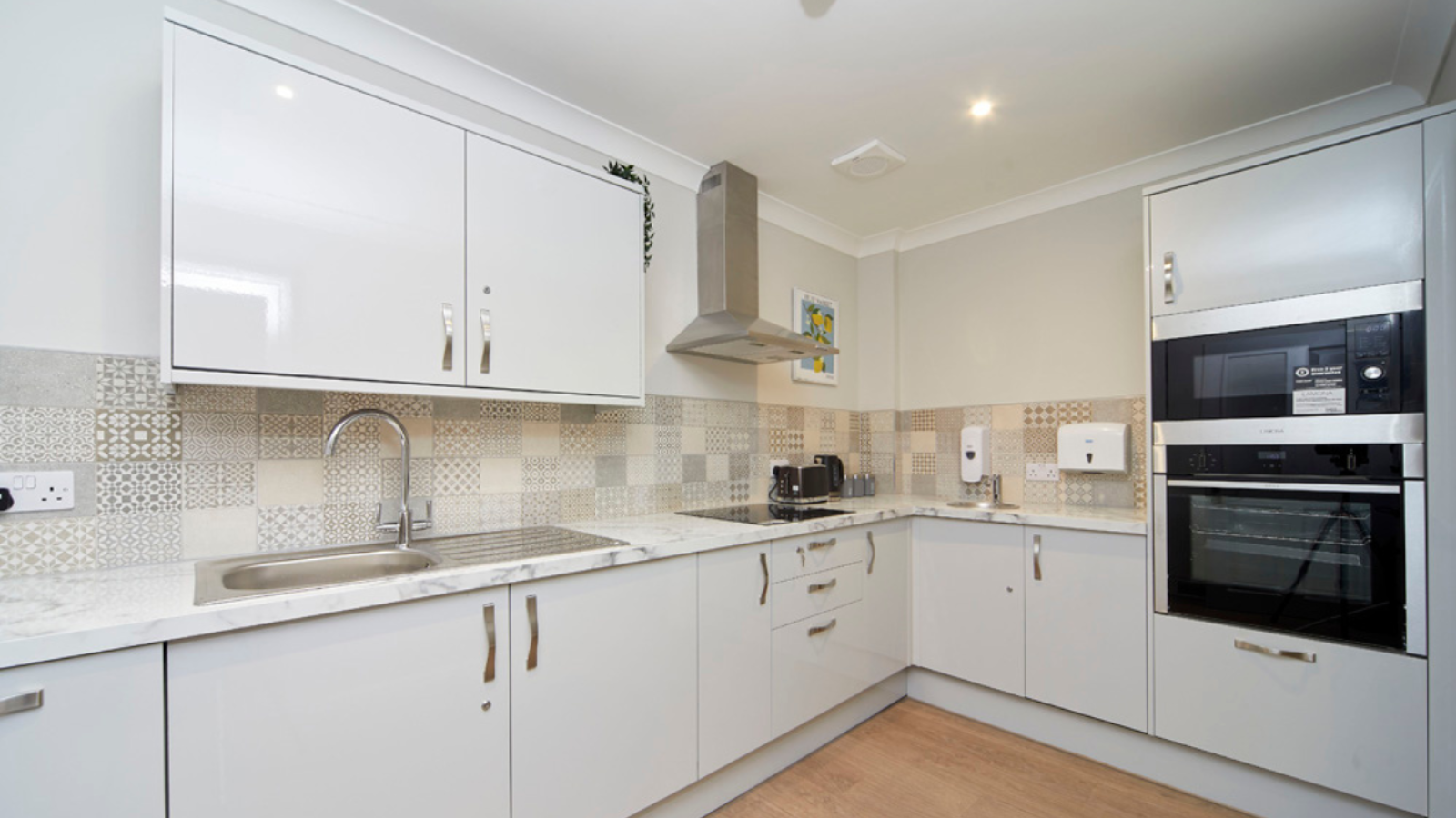 Walton Grove apartment kitchen